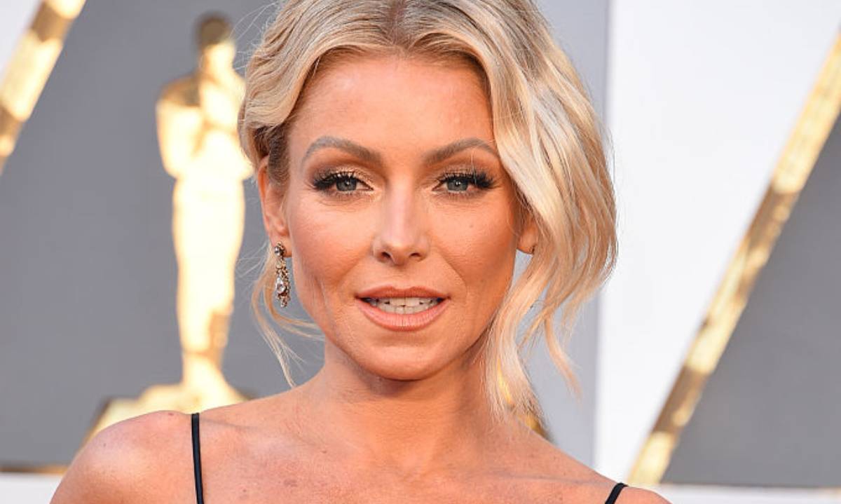 Kelly Ripa Net Worth, Wealth, and Annual Salary 2 Rich 2 Famous
